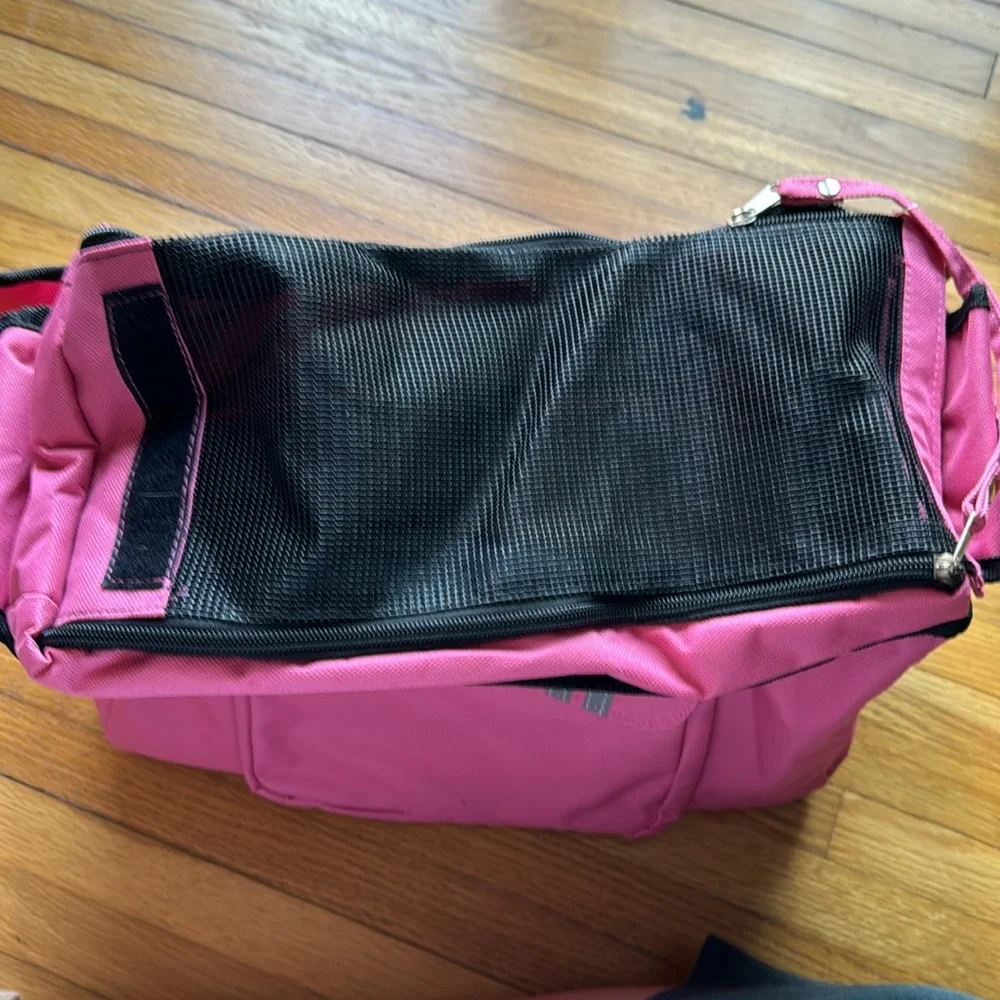 NWT Pet Life Travel carrier. Pink.